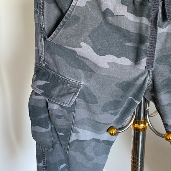 aritzia TNA camo pants - Picture 4 of 9